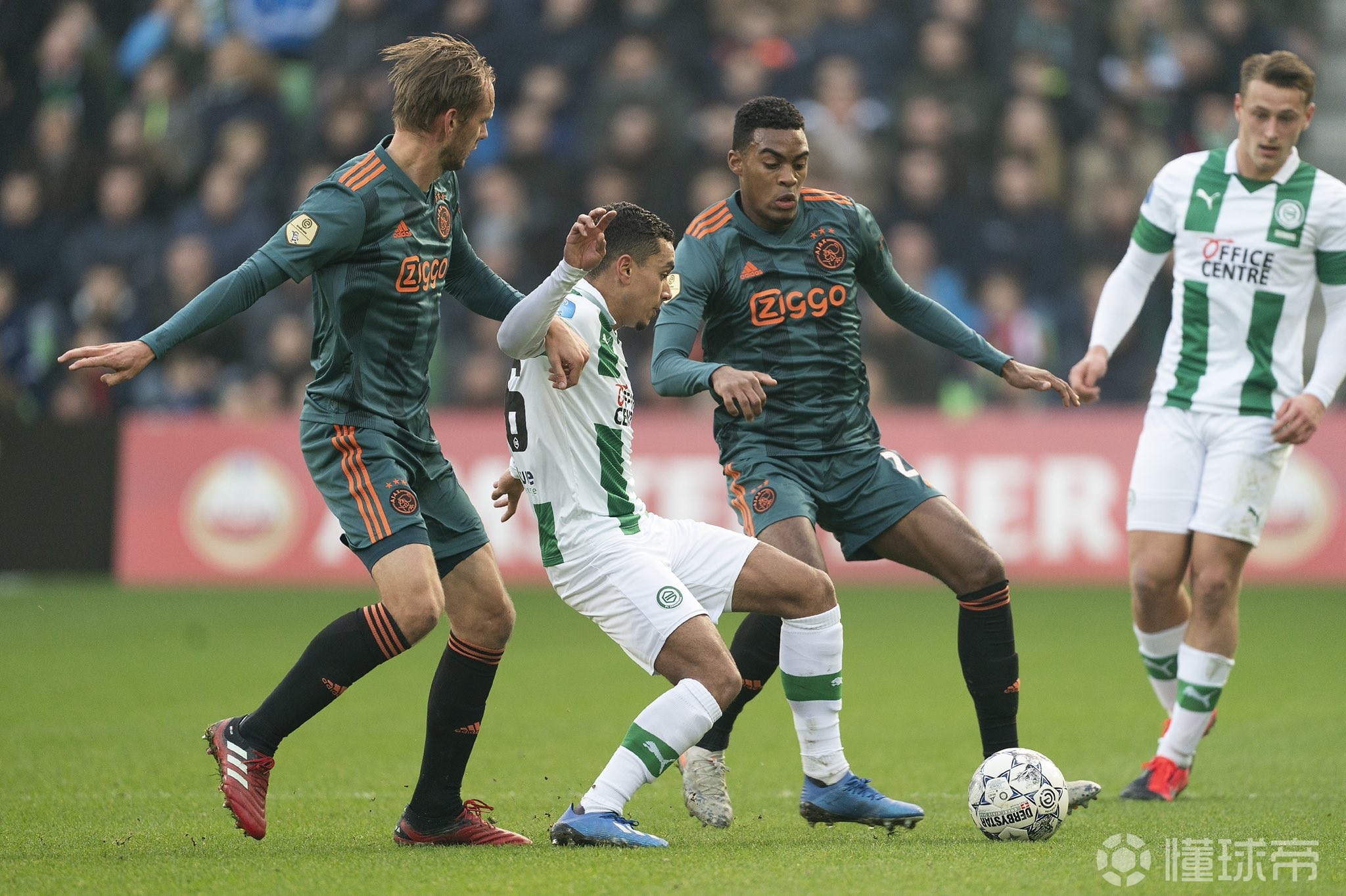 u88娱乐平台入口-这也行？阿贾克斯围绕NBA季后赛回应争议埃因霍温围绕法甲临场应变，皇家马德里强势反弹备战NBA季后赛的简单介绍