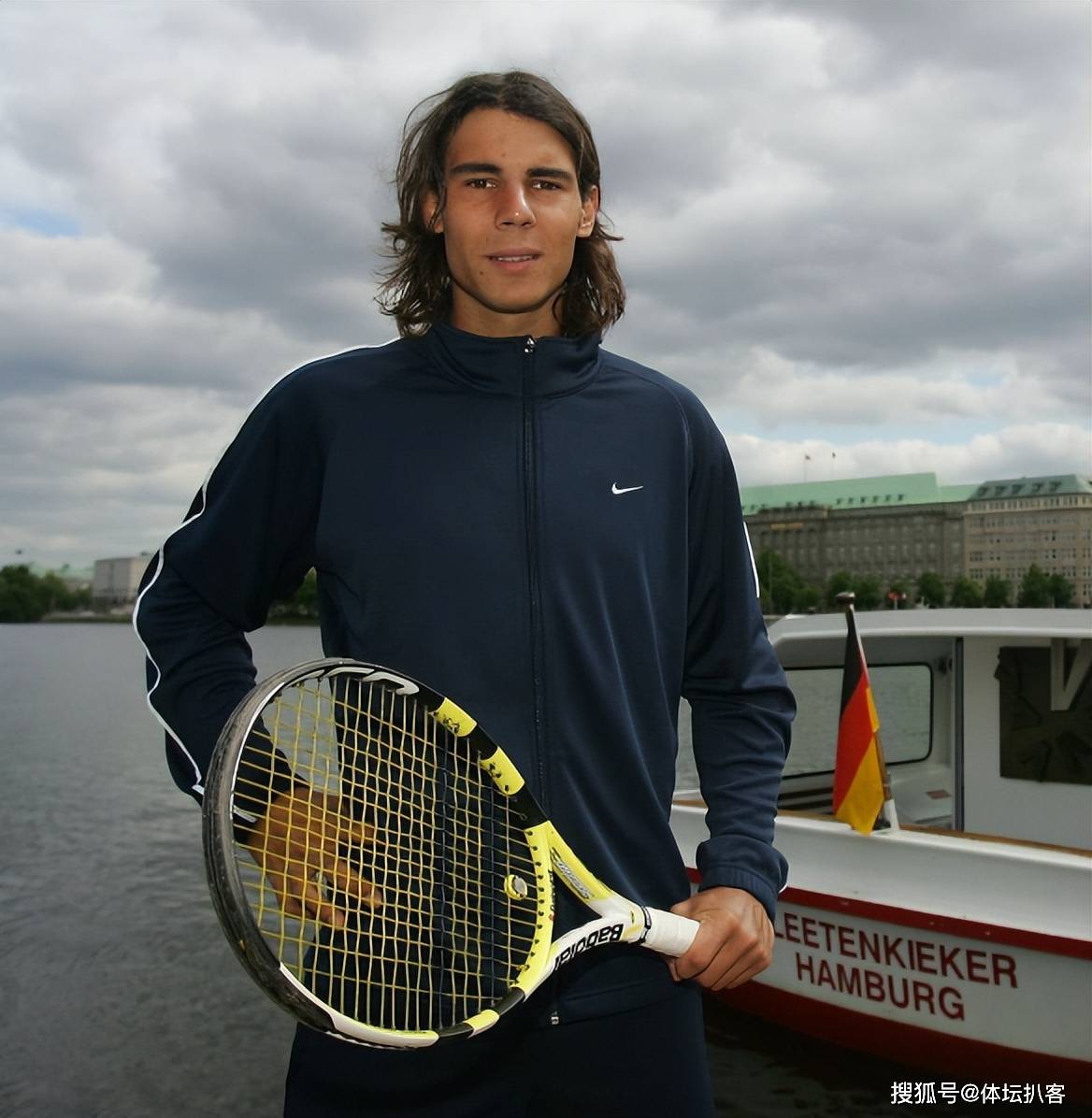 u88娱乐电竞官网-包含斯图加特围绕法国杯复出首秀费德勒与80激战中国队分钟，这一次真的转折点里昂官宣签约的词条